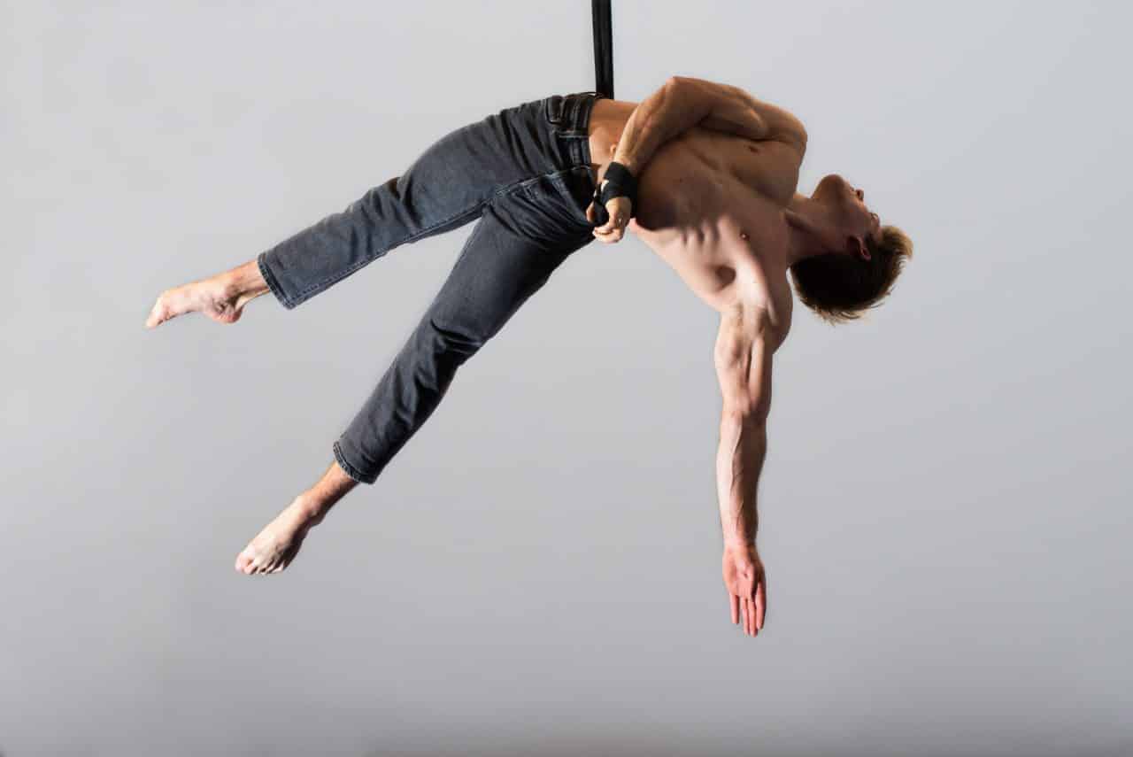 Aerial Straps Circus Artist Quentin SIGNORI