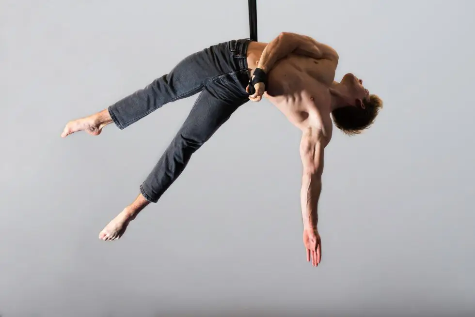 Aerial Straps Circus Artist Quentin SIGNORI